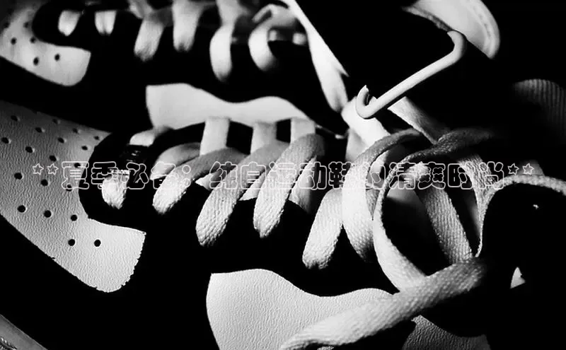 b体育官方下载入口最新版汉得信息**夏季必备：纯白运动鞋的清爽时尚**