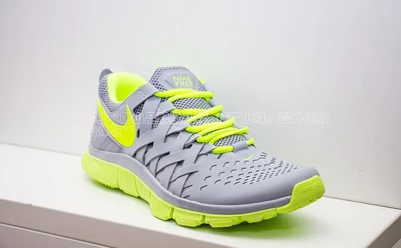 B体育手机版下载app小度商城**穿上 <爬山品牌运动鞋> 征服山峰，提升您的
登山体验**