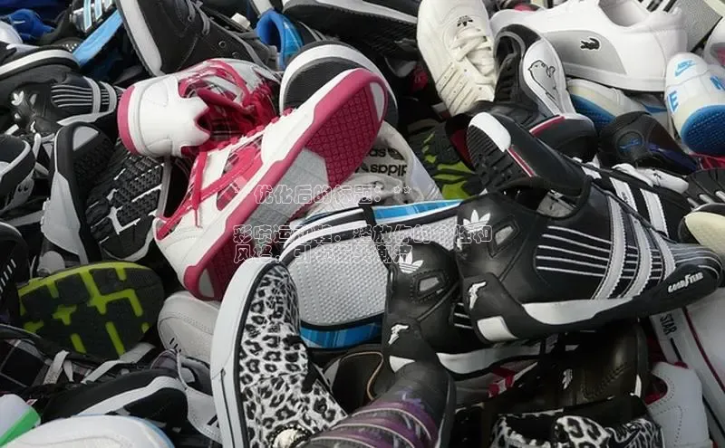 必一体育运动哇咔哇咔文化**优化后的标题：**

彩喷运动鞋：释放你的个性和
风格，引领街头潮流