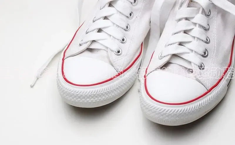 b体育官方下载入口最新版百度健康避免老爹鞋：发现时尚、舒适的黑色运动鞋