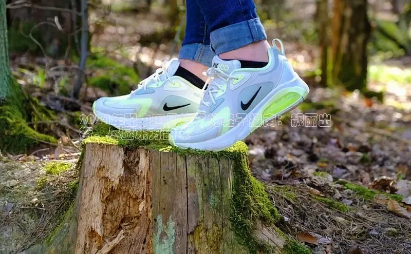 b体育旧版手机版每日互动2024年配中国风裙子的鞋子指南：靓丽出
街，尽显东方韵味