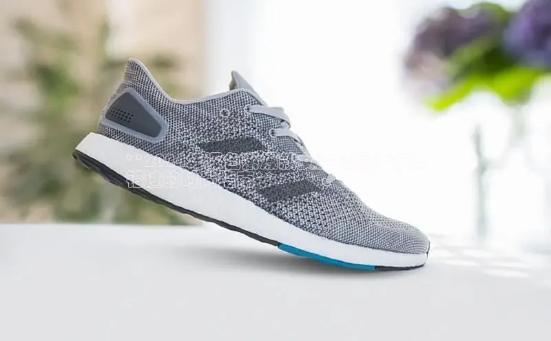 Bsports官网赛富乐斯**2024年深色系爆款女生鞋履：不容
错过的时尚指南**