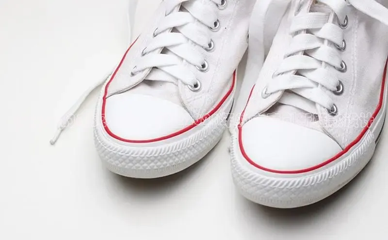 阿童木的未来之旅：展望2025年的女童创新鞋款设计